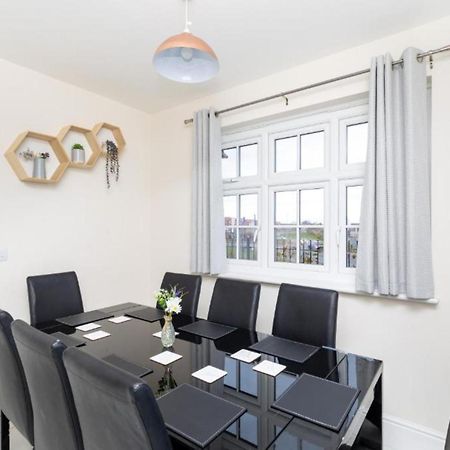 4 Bed 3 Bath - Kirkstall House By Alt-Stay Accommodation - Ideal For Contractors & Remote Workers - Long Stays Welcome Wakefield Εξωτερικό φωτογραφία