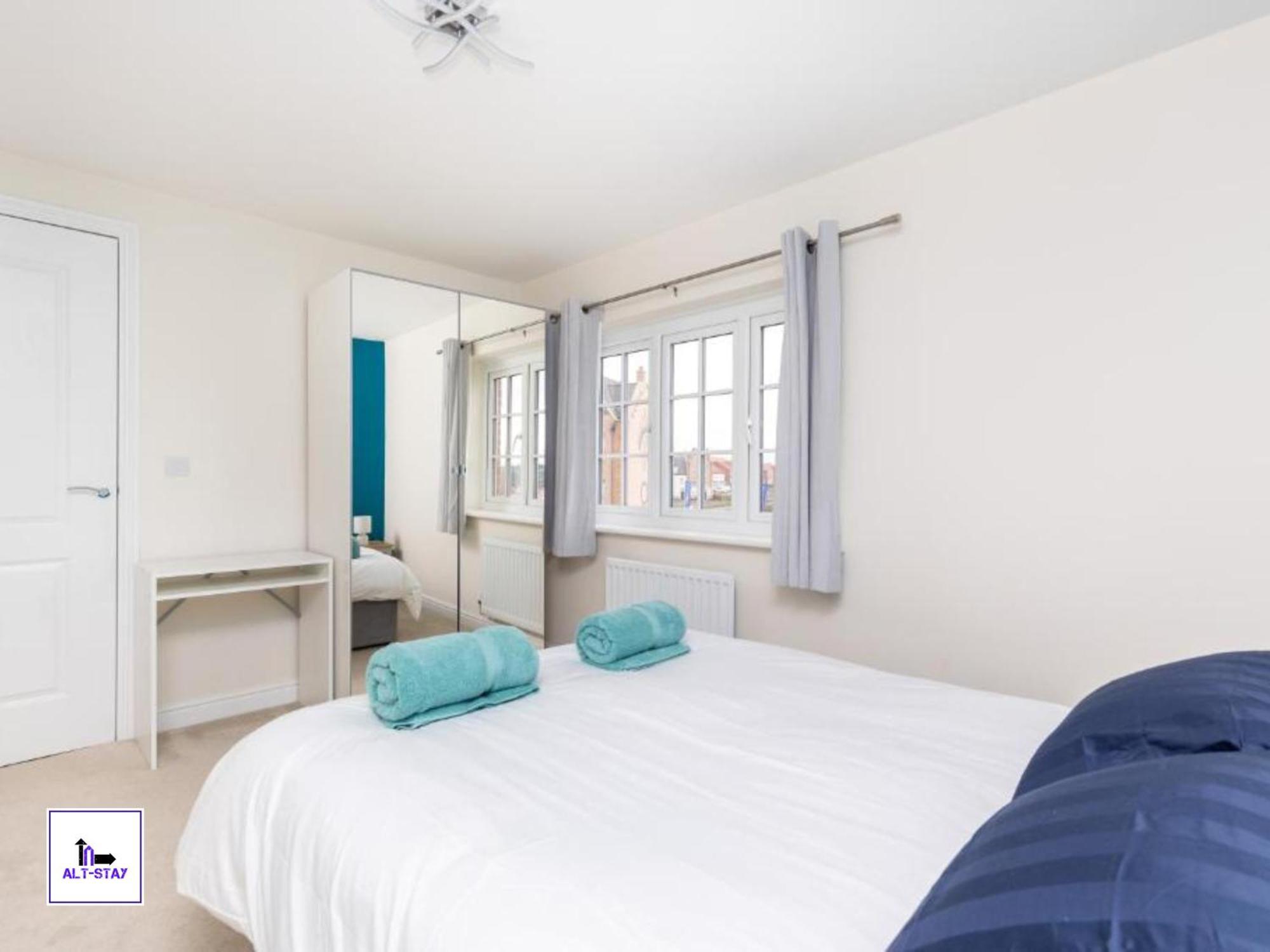 4 Bed 3 Bath - Kirkstall House By Alt-Stay Accommodation - Ideal For Contractors & Remote Workers - Long Stays Welcome Wakefield Εξωτερικό φωτογραφία