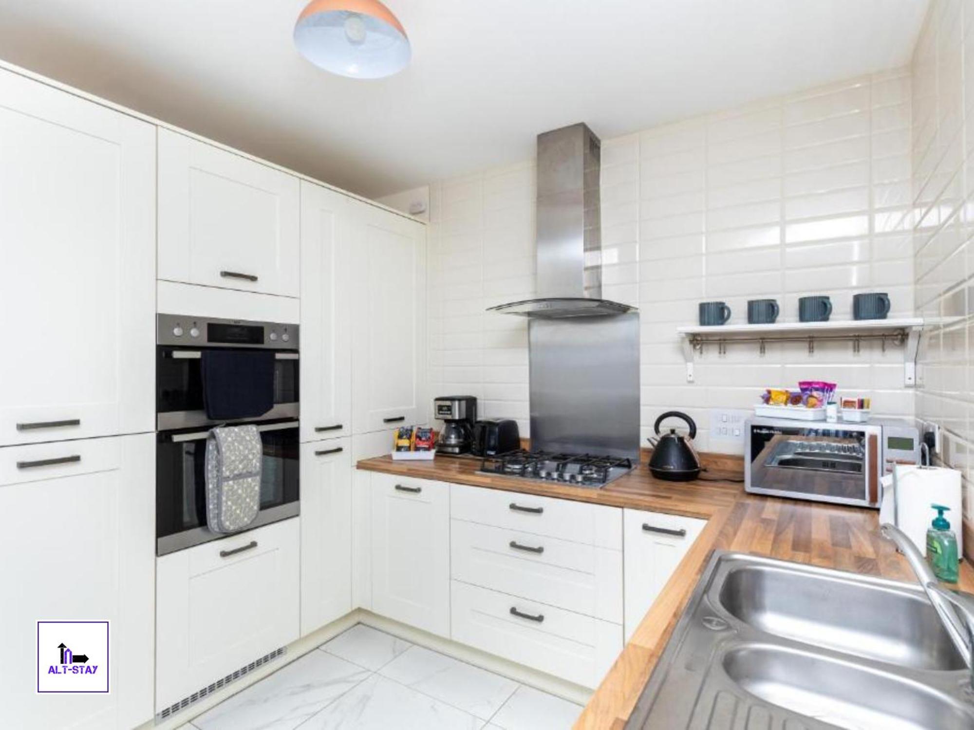 4 Bed 3 Bath - Kirkstall House By Alt-Stay Accommodation - Ideal For Contractors & Remote Workers - Long Stays Welcome Wakefield Εξωτερικό φωτογραφία