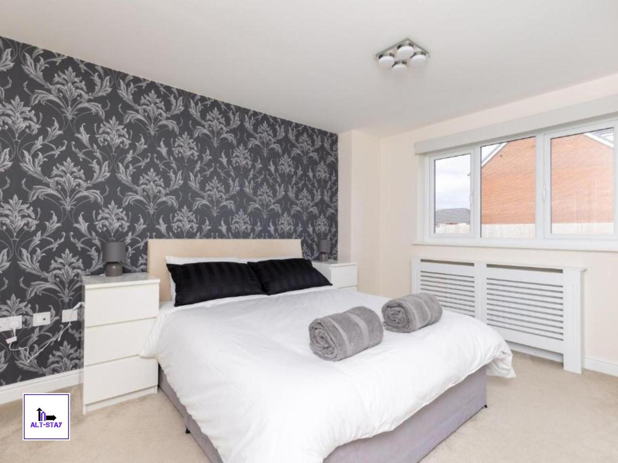 4 Bed 3 Bath - Kirkstall House By Alt-Stay Accommodation - Ideal For Contractors & Remote Workers - Long Stays Welcome Wakefield Εξωτερικό φωτογραφία