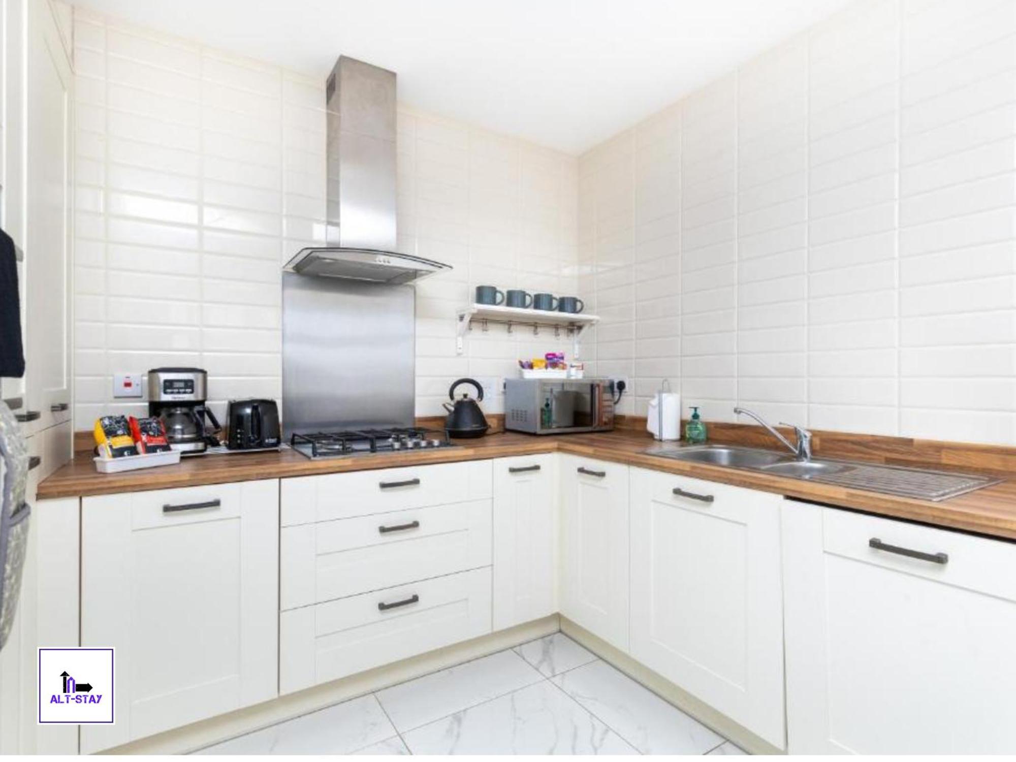 4 Bed 3 Bath - Kirkstall House By Alt-Stay Accommodation - Ideal For Contractors & Remote Workers - Long Stays Welcome Wakefield Εξωτερικό φωτογραφία