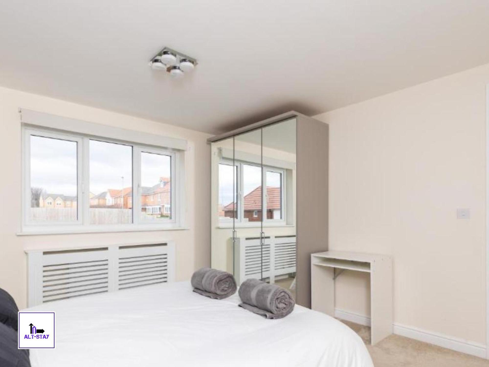 4 Bed 3 Bath - Kirkstall House By Alt-Stay Accommodation - Ideal For Contractors & Remote Workers - Long Stays Welcome Wakefield Εξωτερικό φωτογραφία