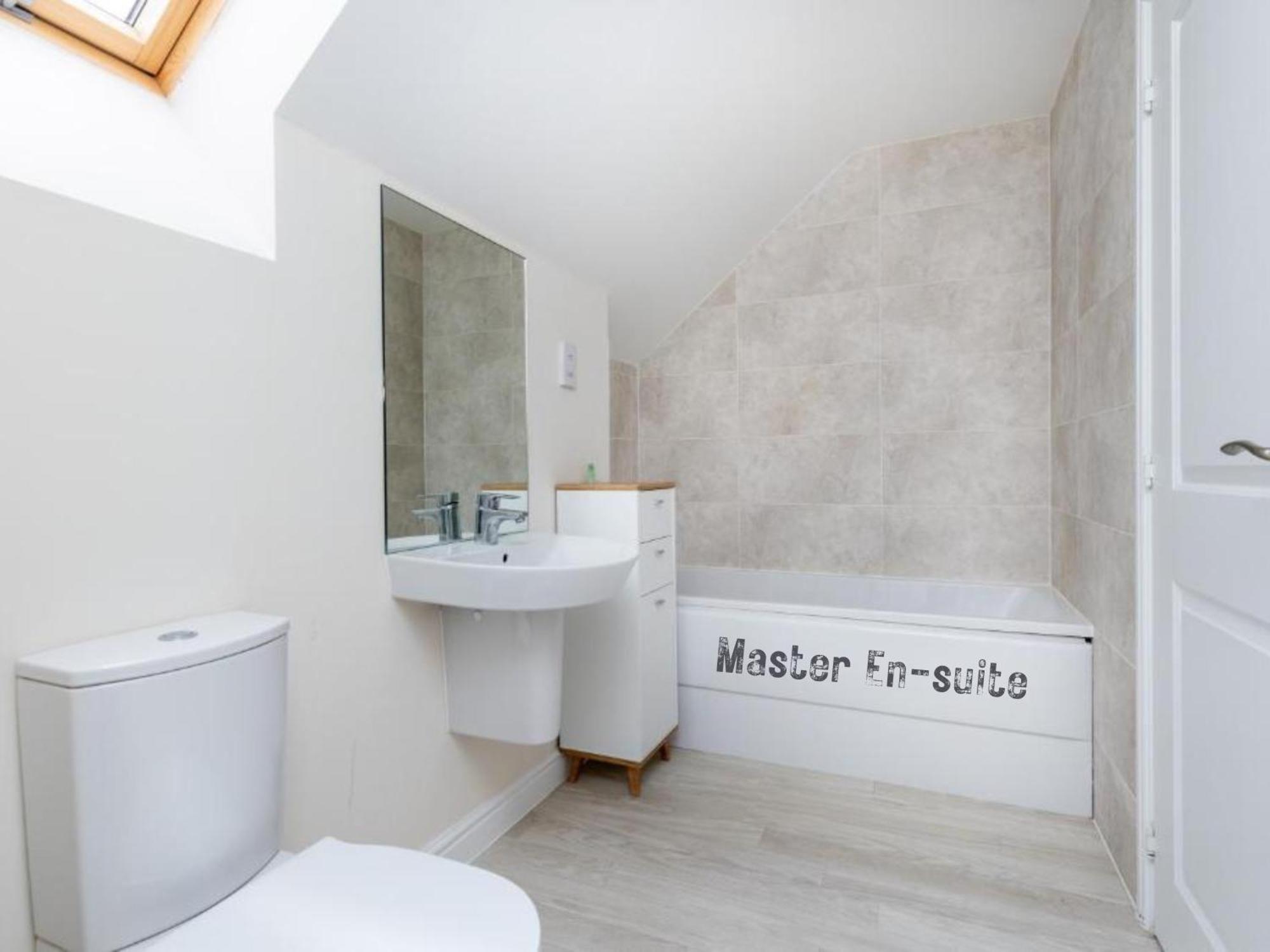 4 Bed 3 Bath - Kirkstall House By Alt-Stay Accommodation - Ideal For Contractors & Remote Workers - Long Stays Welcome Wakefield Εξωτερικό φωτογραφία