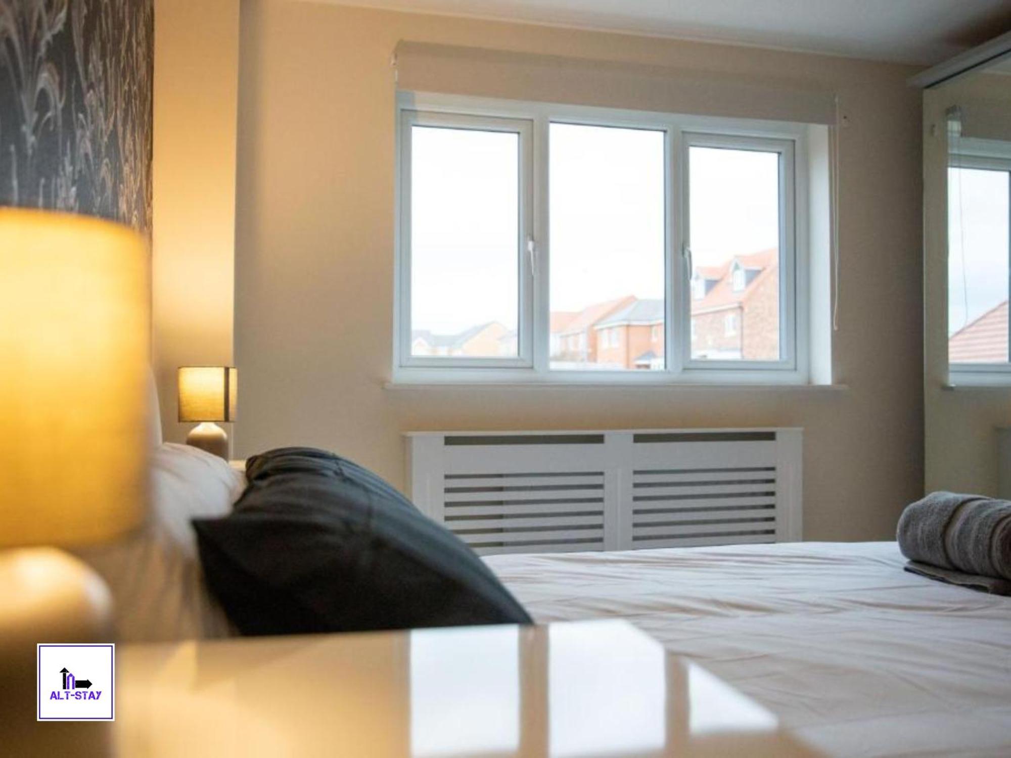 4 Bed 3 Bath - Kirkstall House By Alt-Stay Accommodation - Ideal For Contractors & Remote Workers - Long Stays Welcome Wakefield Εξωτερικό φωτογραφία